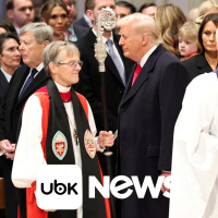 MUNDO - Trump comparece a serviço religioso e ouve apelo por imigrantes e jovens LGBT