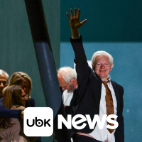 MUNDO - Assange tem recepção calorosa em desembarque na Austrália